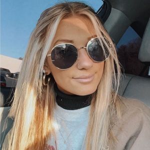 Meet your Posher, Seneca